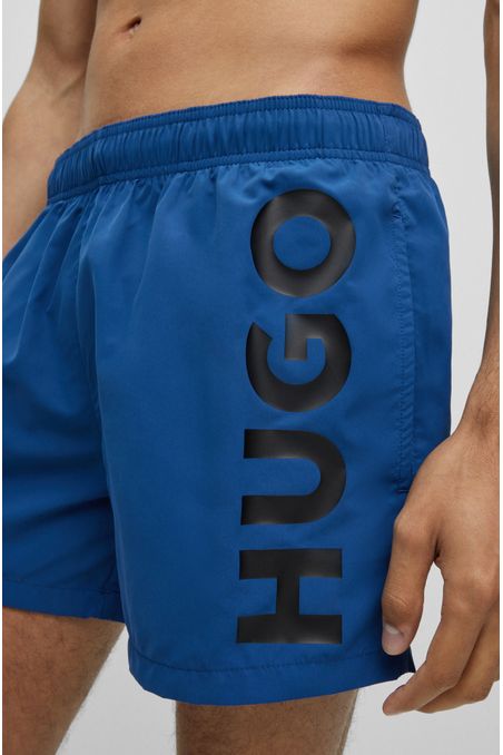 TRAJE DE BAÑO TIPO SHORTS CON LOGO HOMBRE