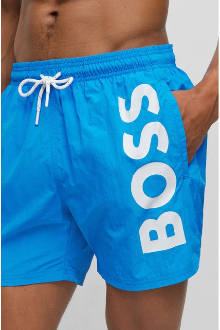 TRAJE DE BAÑO ESTILO SHORTS CON ESTAMPADO DE LOGOS HOMBRE