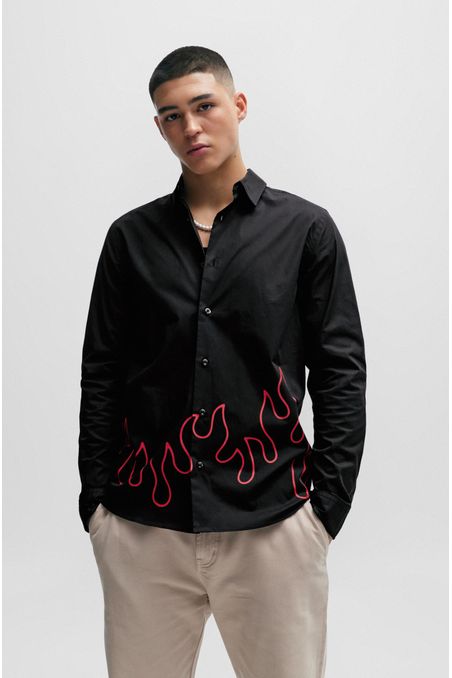 CAMISA RELAXED FIT CON CUELLO E ILUSTRACIÓN HOMBRE
