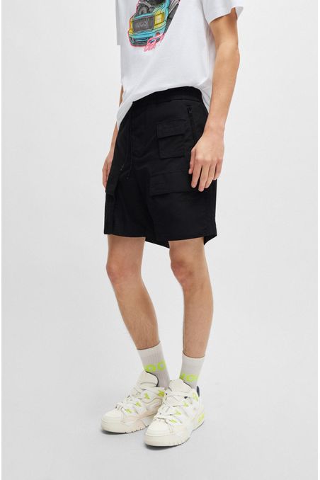 SHORTS CARGO EN LONA REPELENTE AL AGUA CON BOLSILLO HOMBRE