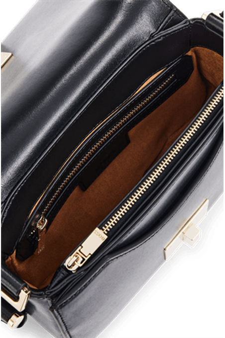 BOLSO DE CUERO TIPO SADDLE CON HERRAJES DE MARCA MUJER