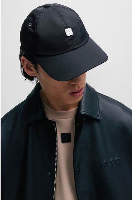 GORRA DE NYLON REPELENTE AL AGUA CON LOGO MUJER