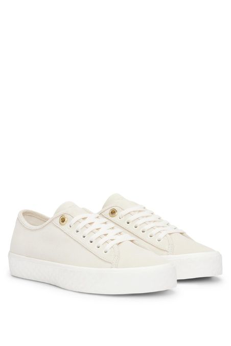 ZAPATILLAS DE ANTE CON CORDONES Y OJALES DE LA MARCA MUJER