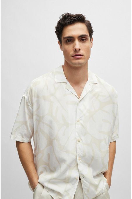 CAMISA RELAXED FIT CON ESTAMPADO HOMBRE