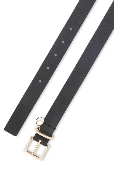 CINTURÓN FORMAL DE PIEL ITALIANA CON COLGANTE DE LOGO DORADO MUJER