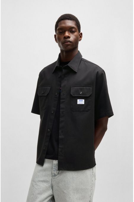 CAMISA OVERSIZE FIT EN SARGA DE ALGODÓN CON PARCHE DE LOGO HOMBRE