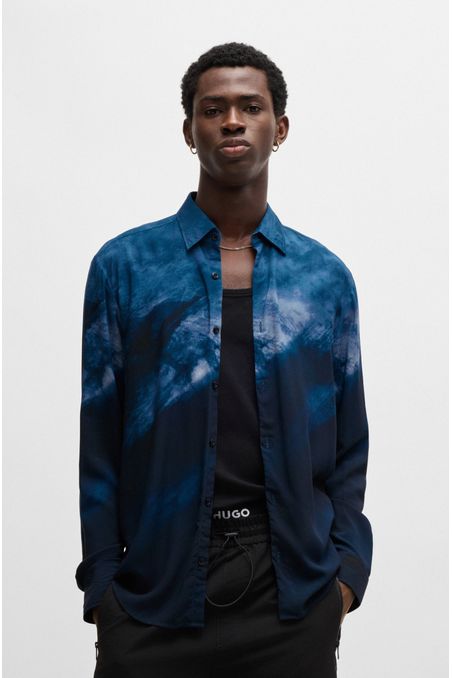 CAMISA SLIM FIT EN POPELÍN CON ESTAMPADO HOMBRE