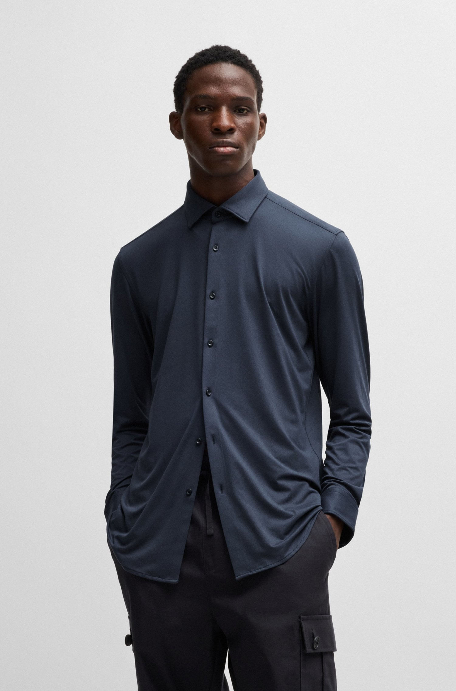 CAMISA SLIM FIT ESTAMPADA DE PUNTO TÉCNICO CON ELÁSTICO HOMBRE