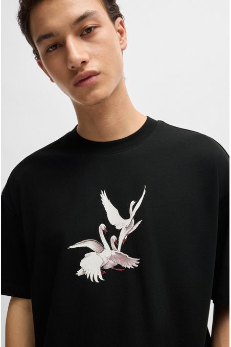 POLO HUGO X LES BENJAMINS OVERSIZE FIT CON GRÁFICO DE CISNES HOMBRE