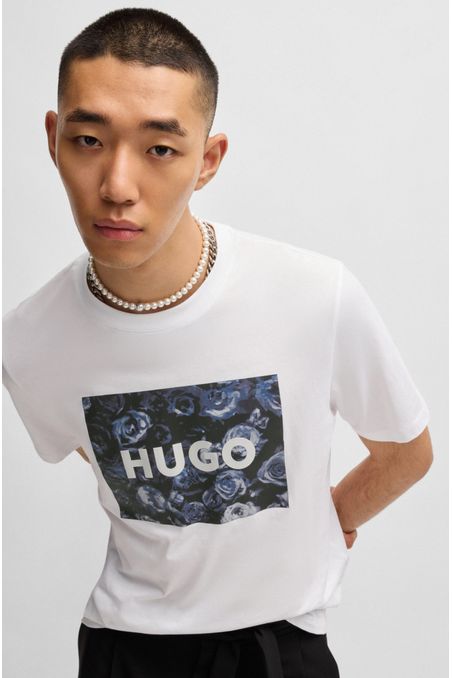 POLO REGULAR FIT DE PUNTO DE ALGODÓN CON ILUSTRACIÓN DE TEMPORADA HOMBRE