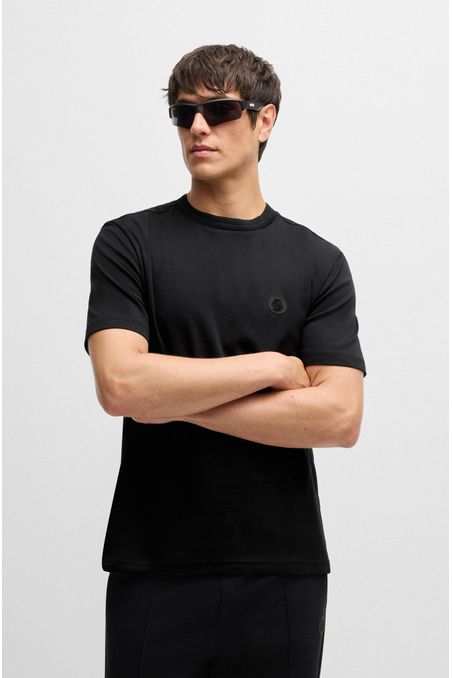 POLERA DE ALGODÓN PIQUÉ CON MONOGRAMA GRABADO HOMBRE