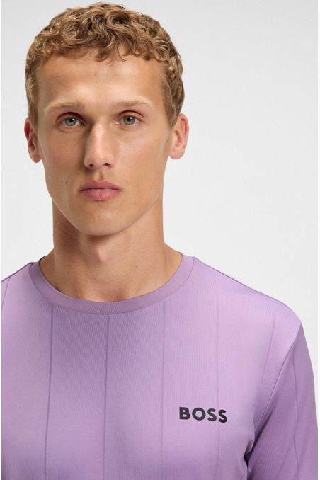 POLERA DE MATERIAL PREMIUM CON LOGO DESTACADO HOMBRE