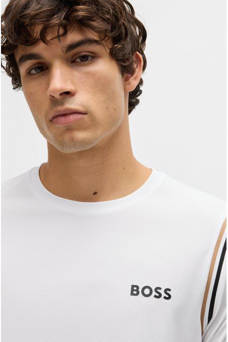 POLERA DE MATERIAL PREMIUM CON DETALLE PREMIUM HOMBRE