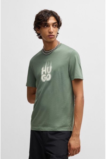 POLERA DE ALGODÓN PIQUÉ CON LOGO DESTACADO HOMBRE