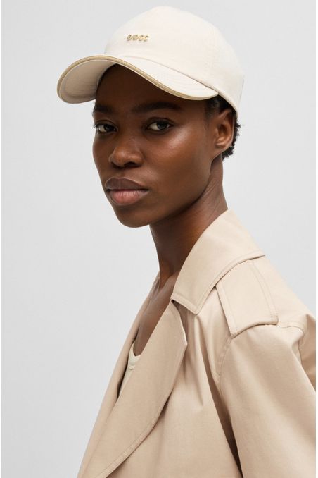 GORRA DE SARGA DE ALGODÓN CON LOGO METÁLICO GORRA MUJER