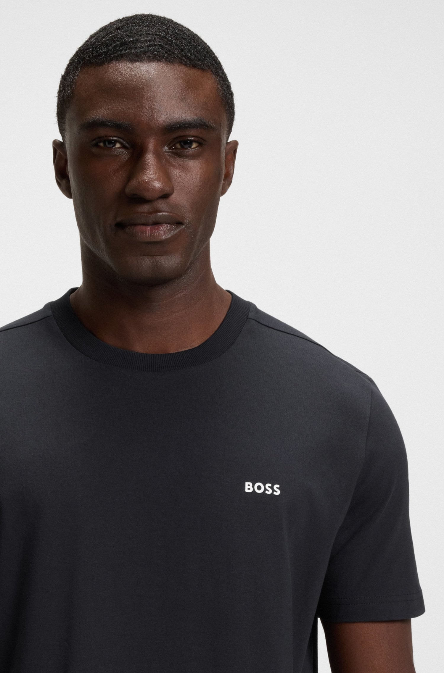 POLO DE ALGODÓN ELÁSTICO CON LOGO EN CONTRASTE PLAYERA REGULAR FIT HOMBRE