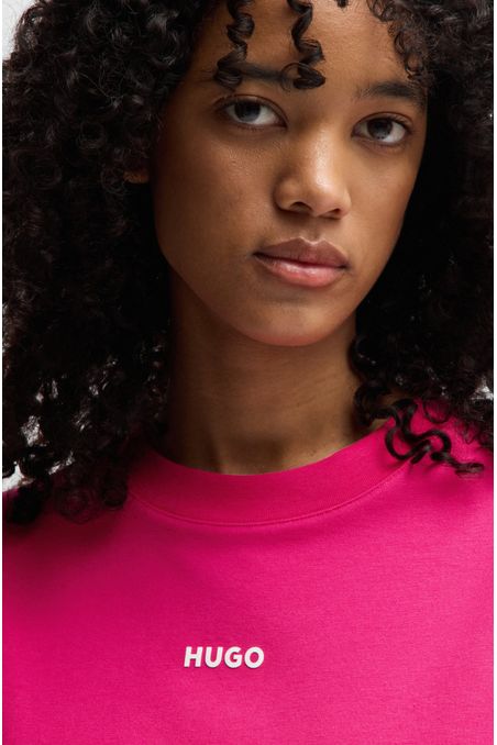 POLO RELAXED FIT DE PUNTO SUAVE CON LOGOTIPO EN CONTRASTE TOP RELAXED FIT MUJER