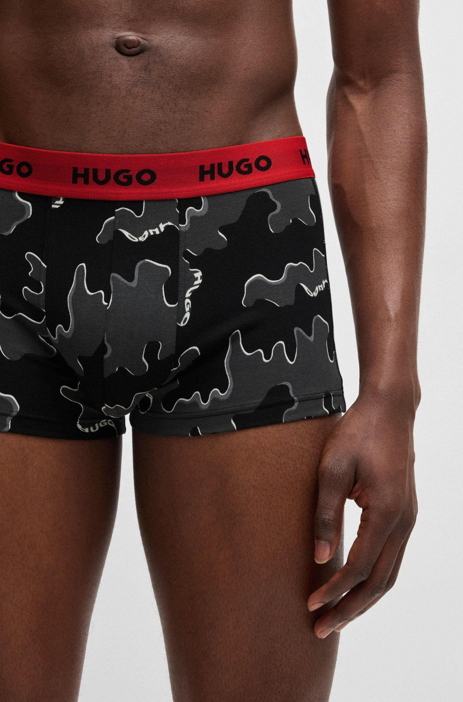 PAQUETE DE TRES BÓXER DE ALGODÓN ELÁSTICO CON LOGOS