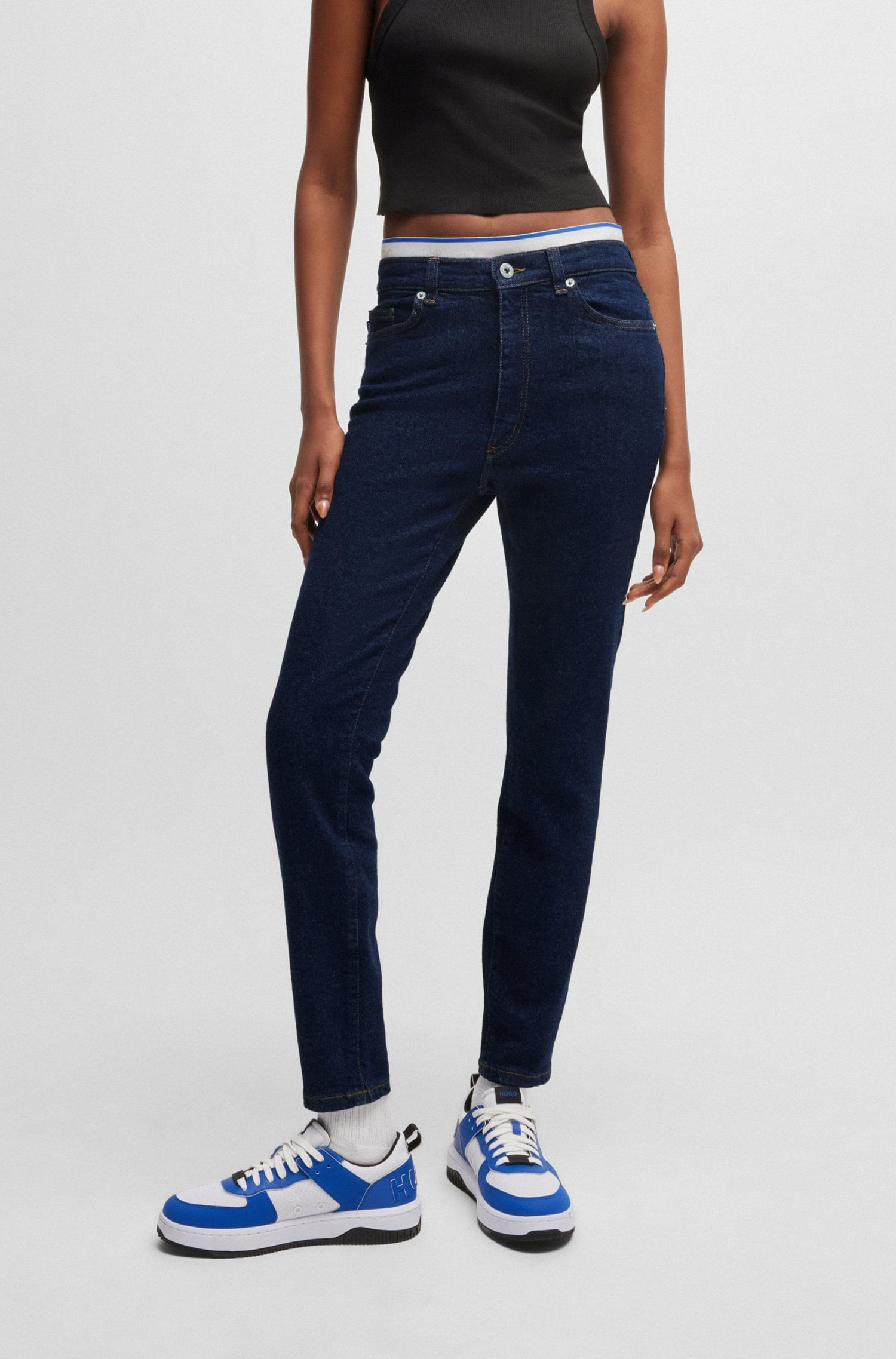 JEANS SKINNY FIT EN DENIM ELÁSTICO AZUL OSCURO JEANS SKINNY FIT MUJER